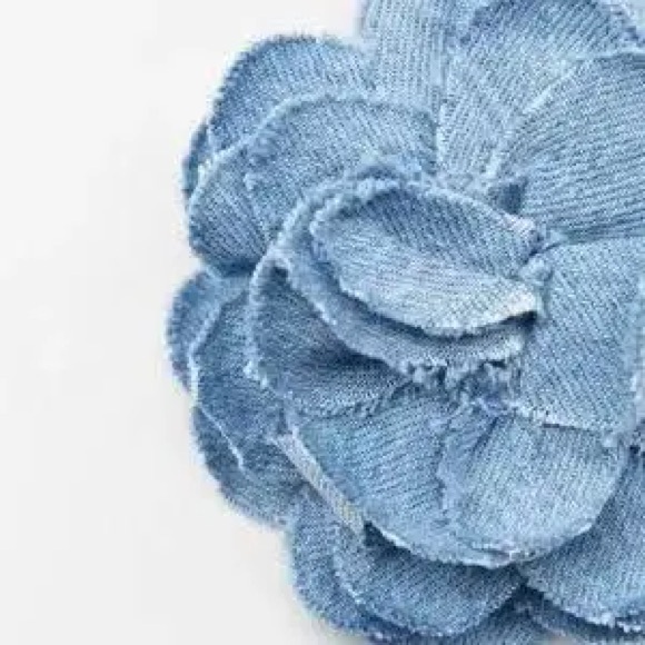 NWT Zara denim flower necklace light Blue. Purchased in Spain. 2024 Season. - Picture 4 of 5